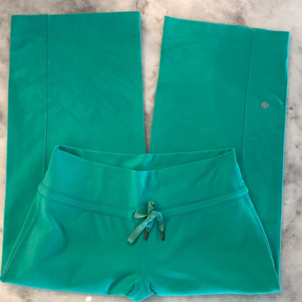 Lululemon Wide leg Relaxed Crops (6) Green EUC